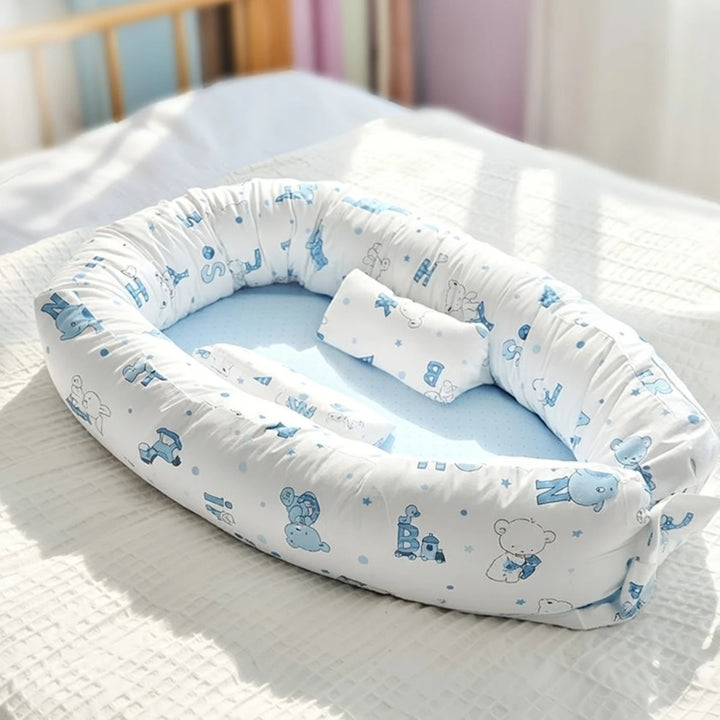 Rainy Бебешко гнездо с ограничители Мече с букви син