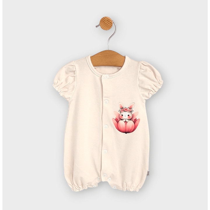 Rainy Бебешки гащеризон Зайче в цвете с къс ръкав 56-80см. екрю