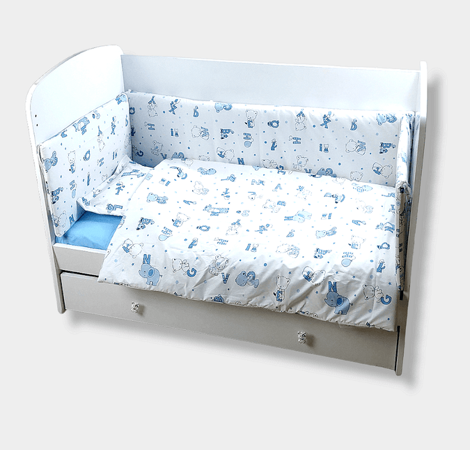 Rainy Обиколник за бебешка кошара 60х120 см. Мече с букви син